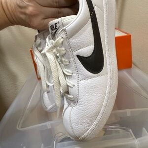 Nike White and Black Leather Sneakers